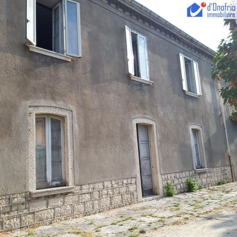 Casa indipendente in residenziale in 