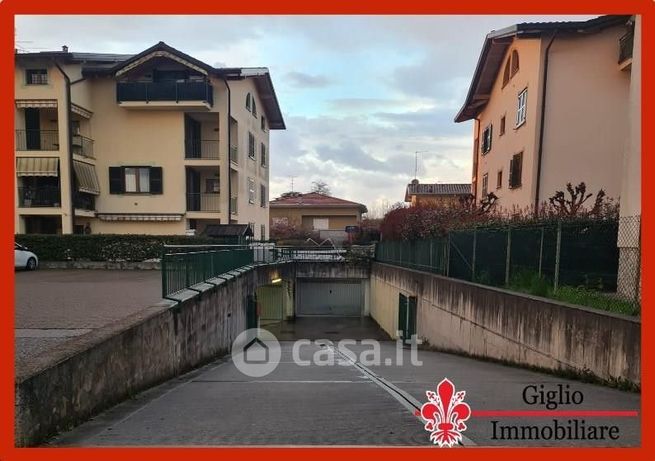 Box/posto auto in residenziale in Via Campi Lunghi