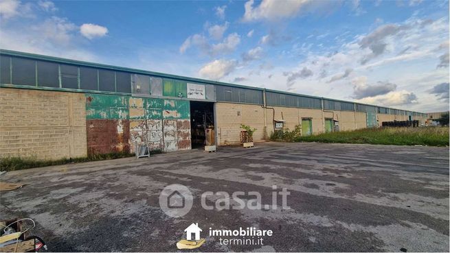 Capannone in commerciale in Contrada Molara