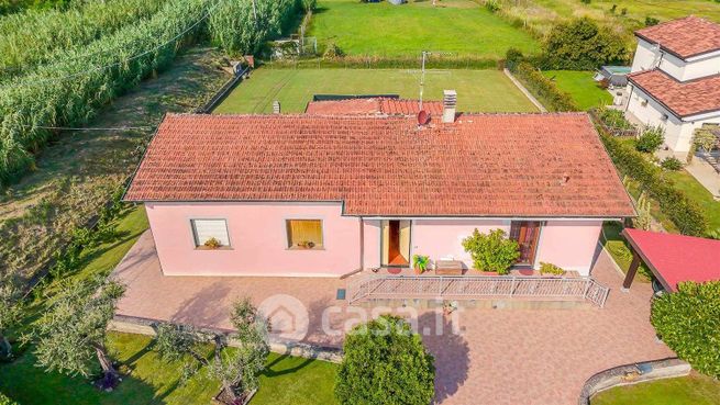 Casa indipendente in residenziale in 