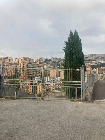 Box/posto auto in residenziale in Viale Virginia Centurione Bracelli