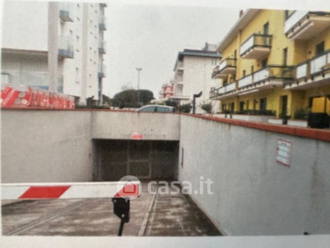 Box/posto auto in residenziale in Via Galileo Galilei