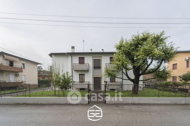 Appartamento in residenziale in Via Monte Adamello 7