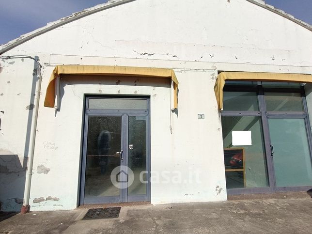 Capannone in commerciale in Via Filippo Turati 2