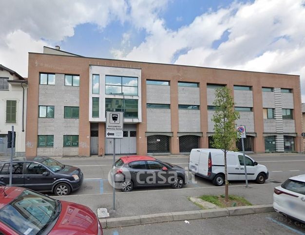 Capannone in commerciale in Via Angelo Agostoni 10