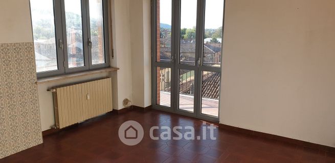 Appartamento in residenziale in Via Circonvallazione