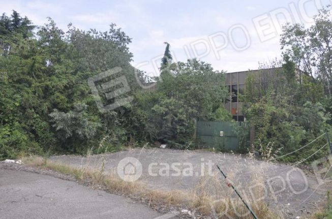 Capannone in commerciale in Strada Provinciale ex Strada Statale 11 35