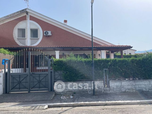 Casa bi/trifamiliare in residenziale in Via del Mare