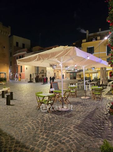 Attivitã /licenza (con o senza mura) in commerciale in Piazza Marcantonio Colonna