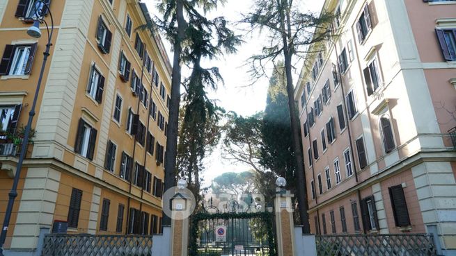 Appartamento in residenziale in Viale del Vignola 73