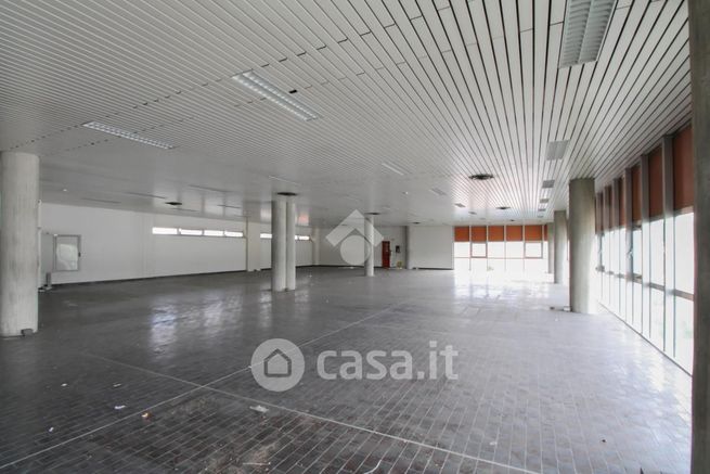 Ufficio in commerciale in Via Bergamo 1