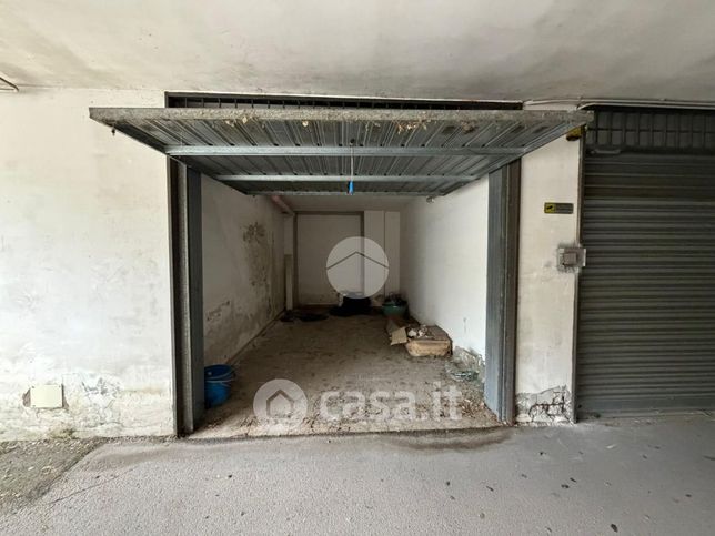 Box/posto auto in residenziale in Viale Giovanni Amendola 66