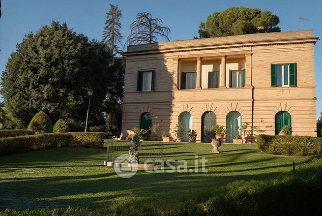 Villa in residenziale in 