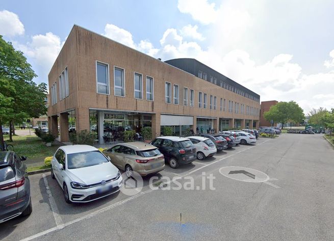 Ufficio in commerciale in Via Mengolina