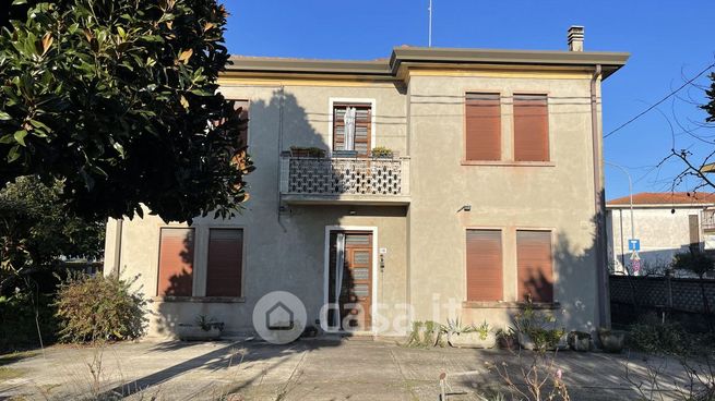 Casa indipendente in residenziale in Via XI Novembre