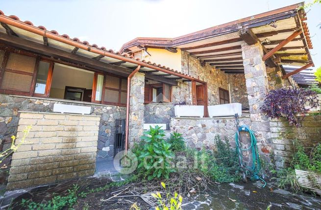 Villa in residenziale in Via degli Oleandri 9