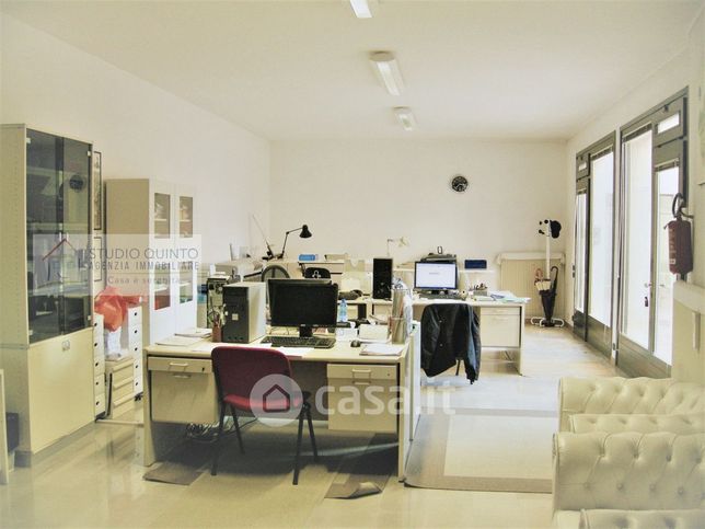 Ufficio in commerciale in 