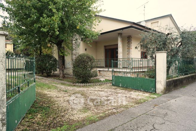 Villa in residenziale in Via Stazione