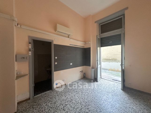 Negozio/locale commerciale in commerciale in Via Candiolo 20