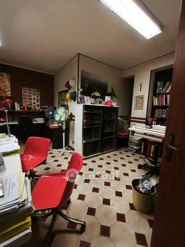 Ufficio in commerciale in Via IV Novembre