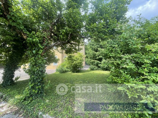 Casa indipendente in residenziale in 
