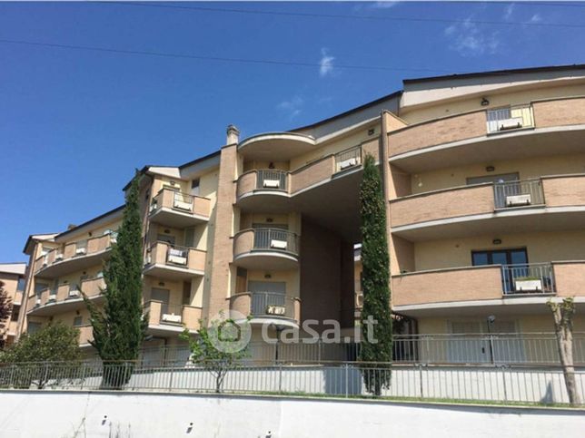 Box/posto auto in residenziale in F.Turati