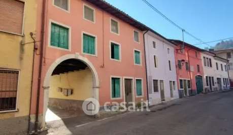 Casa bi/trifamiliare in residenziale in Via Valloscura