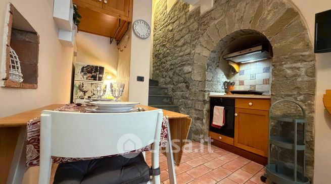 Casa indipendente in residenziale in 