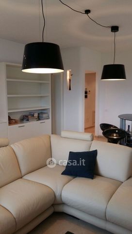 Casa bi/trifamiliare in residenziale in 