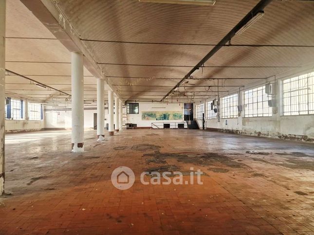 Capannone in commerciale in Via Lazio 19