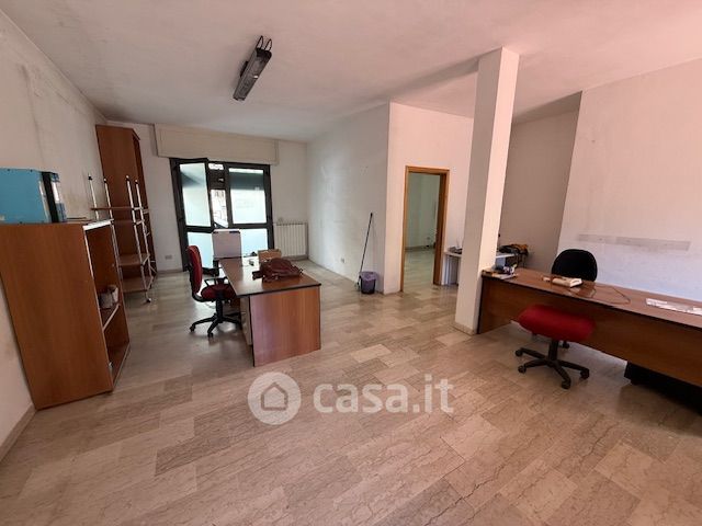 Ufficio in commerciale in Via Emilio Visconti Venosta