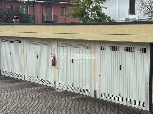 Box/posto auto in residenziale in Via Beccaria 5