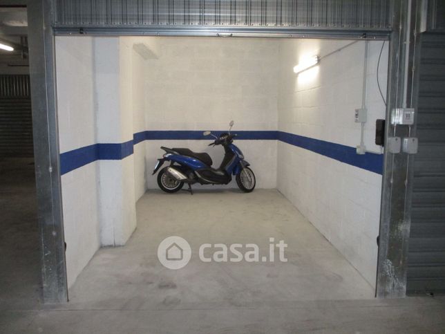 Garage/posto auto in residenziale in Via Valsassina 1