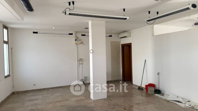 Ufficio in commerciale in Via Sottovilla 8