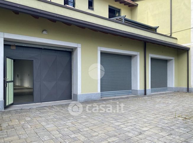 Ufficio in commerciale in Via Francesco Rismondo 18
