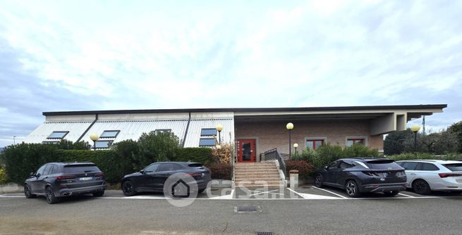 Ufficio in commerciale in 