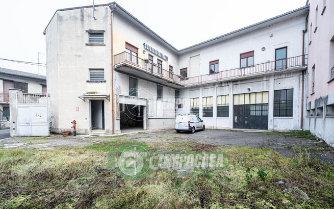 Casa indipendente in residenziale in Via Legnano 32