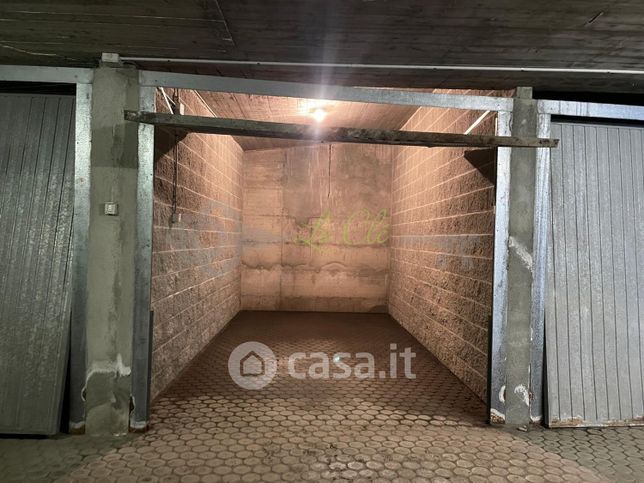 Garage/posto auto in residenziale in Via della Scuola 2