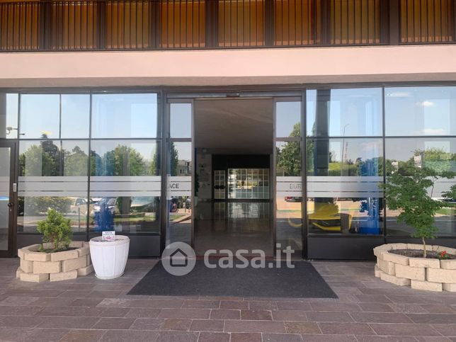 Ufficio in commerciale in Strada Torino 43