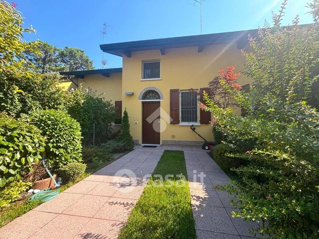 Villetta a schiera in residenziale in Viale Delle Sophore 46