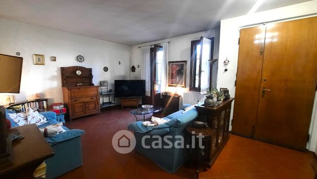 Villetta a schiera in residenziale in Ugo Foscolo