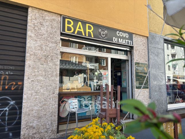 Negozio/locale commerciale in commerciale in Via Eugenio Villoresi 6