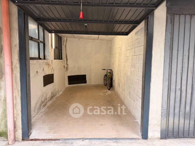 Box/posto auto in residenziale in Via Camillo Benso Cavour 22