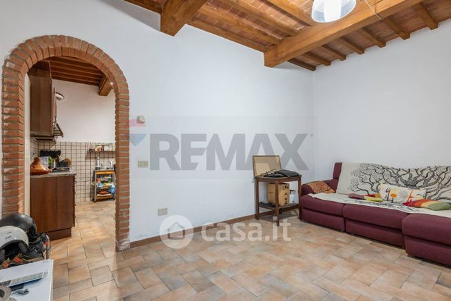 Casa bi/trifamiliare in residenziale in 