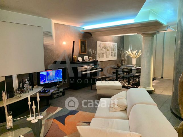 Casa bi/trifamiliare in residenziale in Corso del Popolo