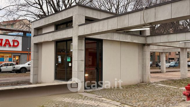 Box/posto auto in residenziale in Corso Bernardino Telesio 2 /G