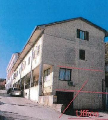 Ufficio in commerciale in Via Trento 43