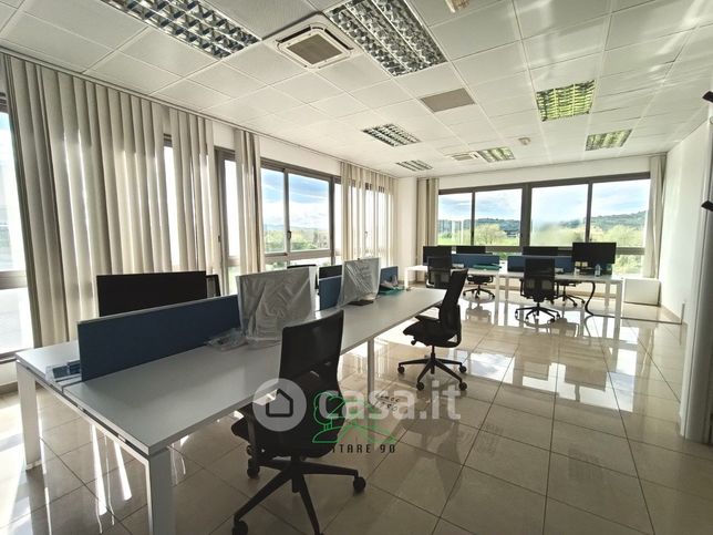 Ufficio in commerciale in Via Luigi Einaudi