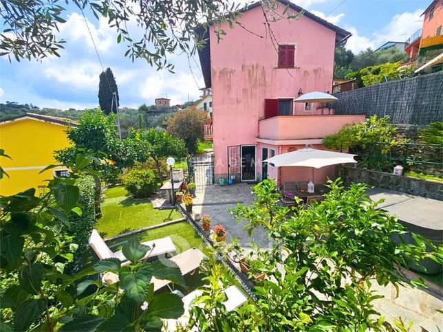 Villa in residenziale in Via San Massimo 90