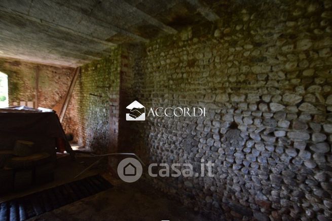 Rustico/casale in residenziale in Piazza 4 Novembre